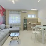 Modern Bircic With Balcony & Patio Kaštela