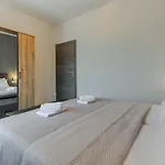 Modern Bircic With Balcony & Patio *