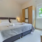 Apartmán Modern Bircic With Balcony & Patio