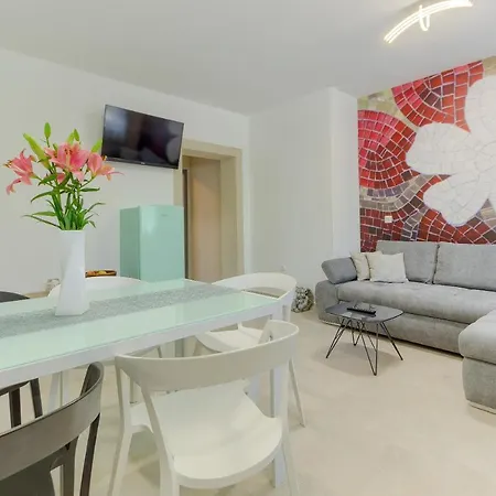 Apartmán Modern Bircic With Balcony & Patio Kaštela