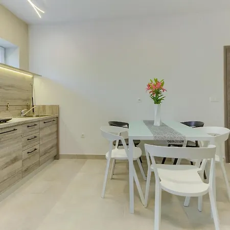Modern Bircic With Balcony & Patio Kaštela