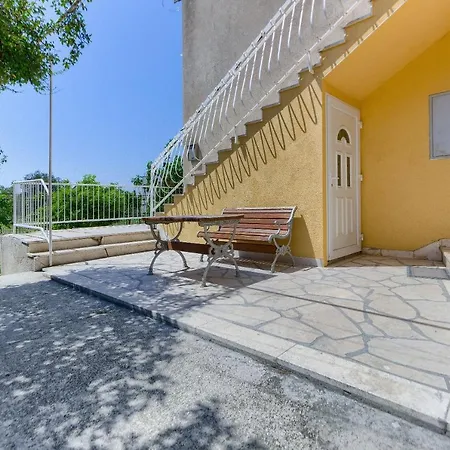 Modern Bircic With Balcony & Patio Appartement *