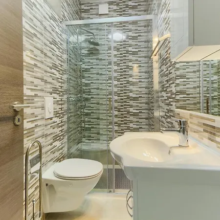 Modern Bircic With Balcony & Patio Appartement *