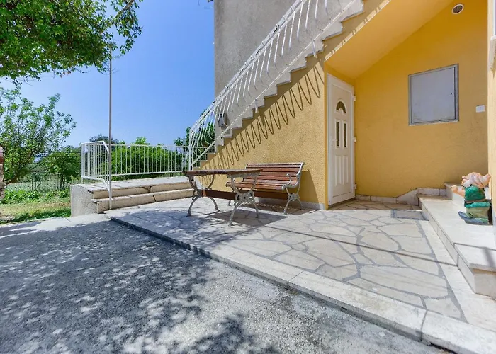 Modern Bircic With Balcony & Patio Apartman *