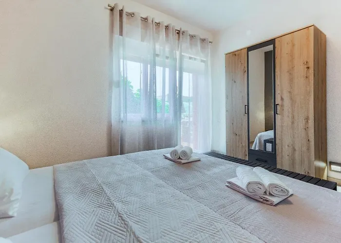 Modern Bircic With Balcony & Patio *